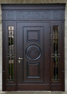 Парадная металлическая дверь
