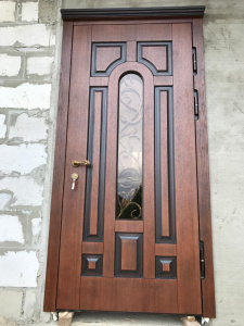 входная дверь с арочным стеклом 