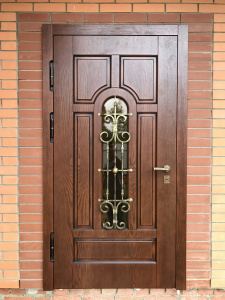 металлическая дверь с ковкой и стеклом 