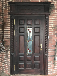 филенчатая входная дверь из массива дерева