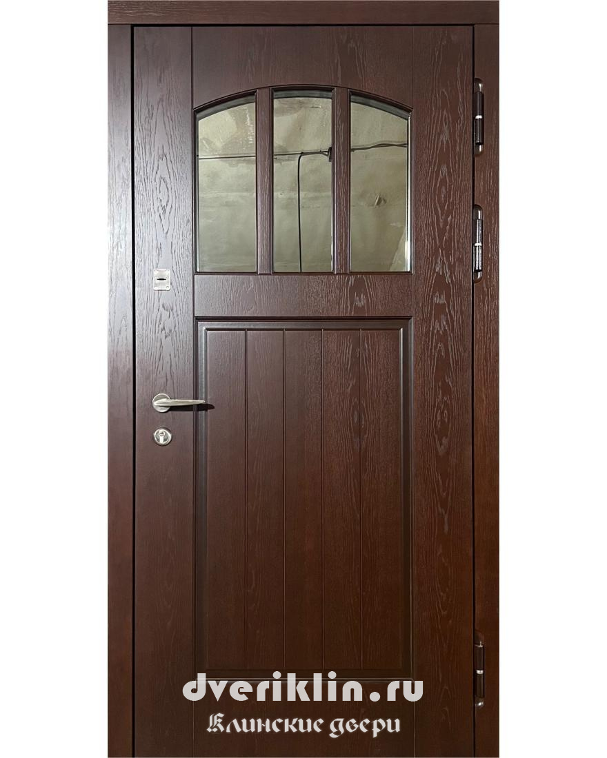 Дверь с отделкой МДФ DKS-102 (Со стеклом (окном) и ковкой)