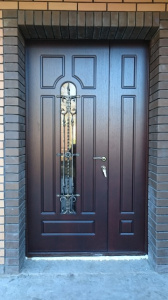 коттеджная дверь с фрамугой
